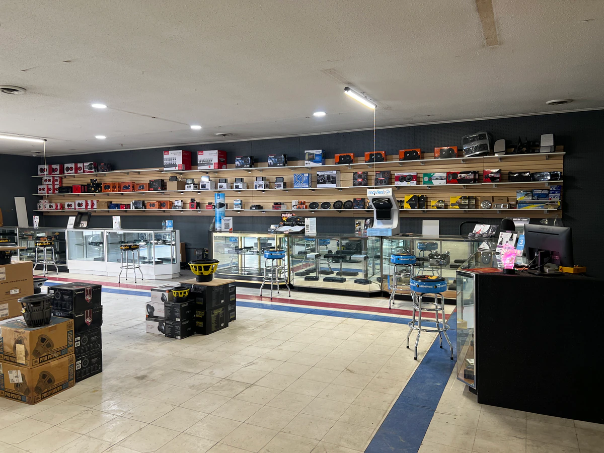Audio and Video Advantage, LLC car audio installation photo 2 in Clinton, NC