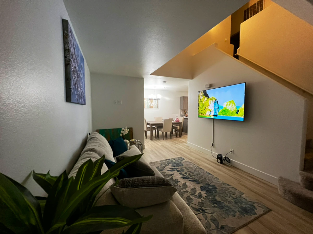 Avrrus TV Installation and Mounting home cinema installation photo 4 in Hawthorne, NV