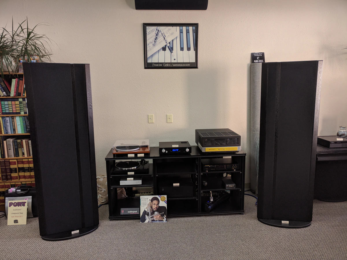 Bradfords Home Entertainment home theater installation photo 4 in Eugene, OR